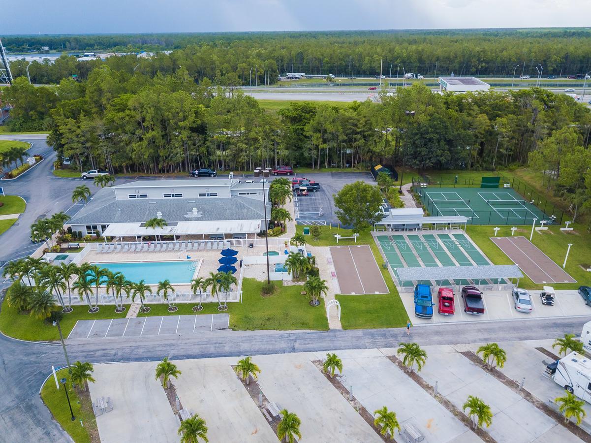 Club Naples Rv Resort Exterior photo